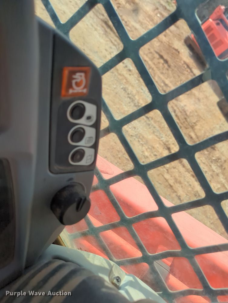 image for item OD9041 Kubota SVL95-2S  tracked skid steer loader