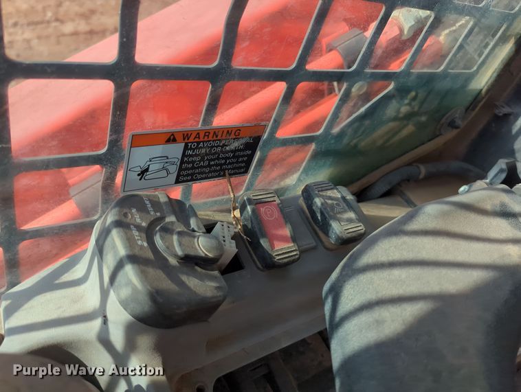 image for item OD9041 Kubota SVL95-2S  tracked skid steer loader