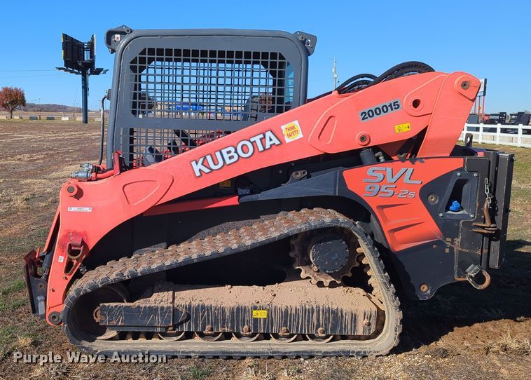 image for item OD9077 2017 Kubota SVL95-2S  tracked skid steer loader
