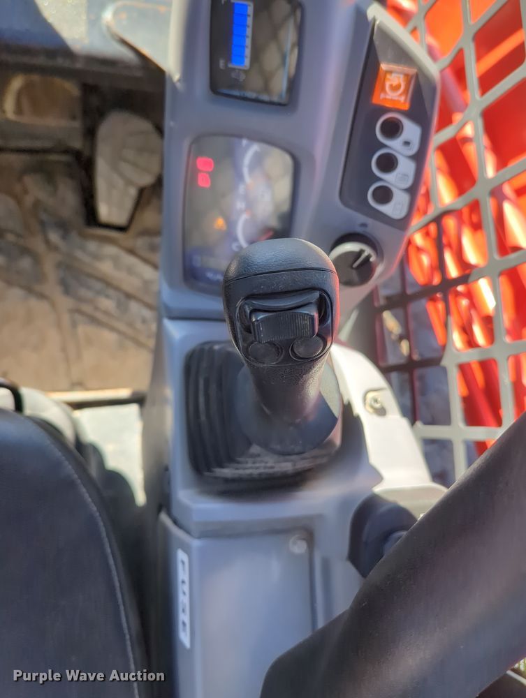 image for item OD9077 2017 Kubota SVL95-2S  tracked skid steer loader