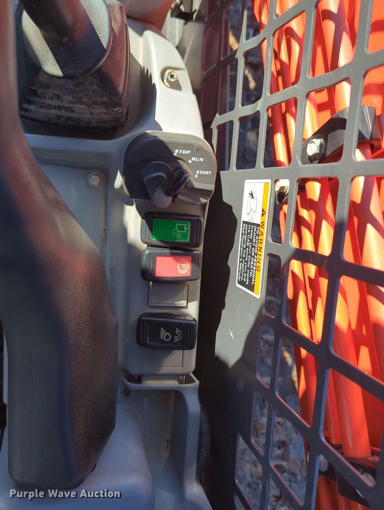 image for item OD9077 2017 Kubota SVL95-2S  tracked skid steer loader