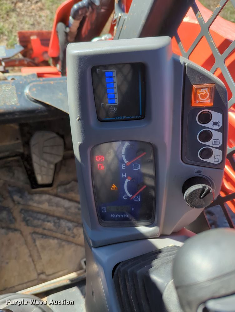 image for item OD9077 2017 Kubota SVL95-2S  tracked skid steer loader