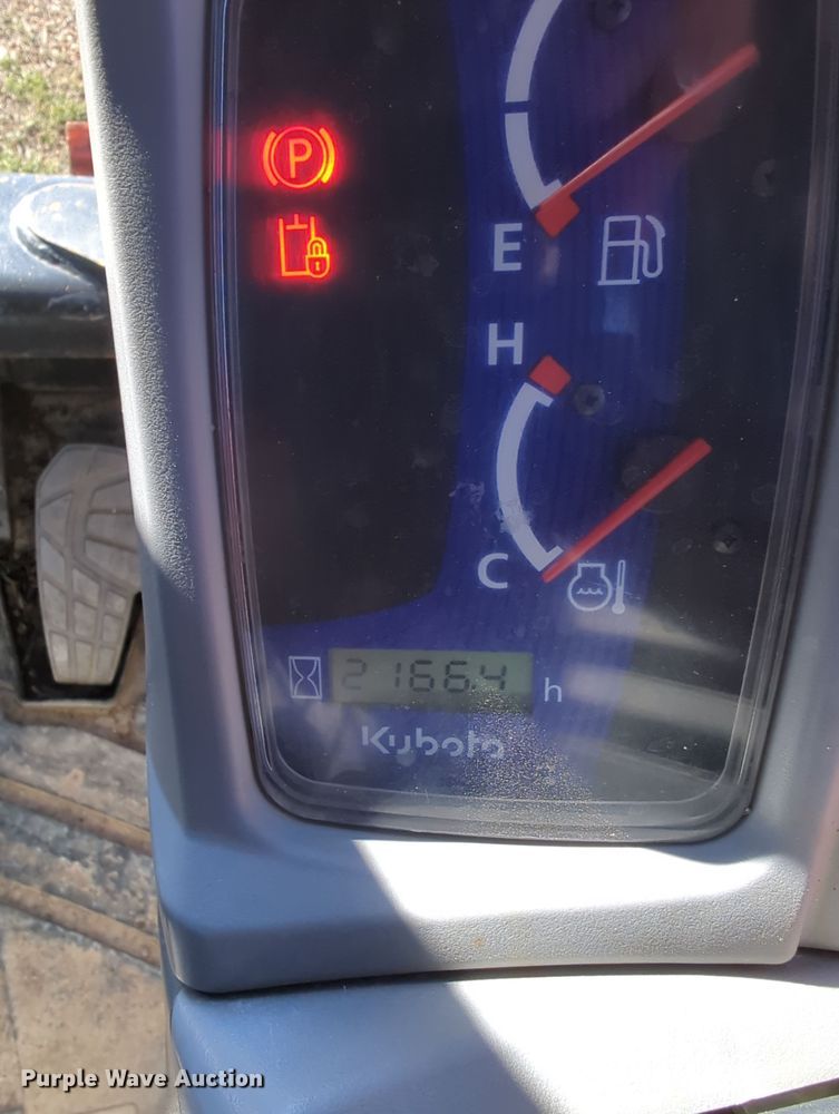 image for item OD9077 2017 Kubota SVL95-2S  tracked skid steer loader