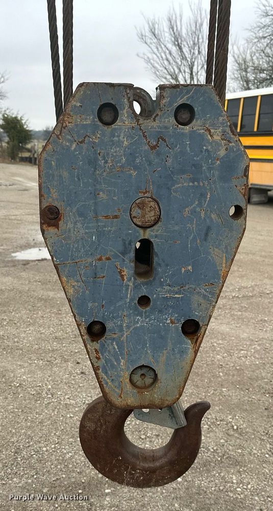 image for item OD9766 1994 Lorain LRT 230E  crane