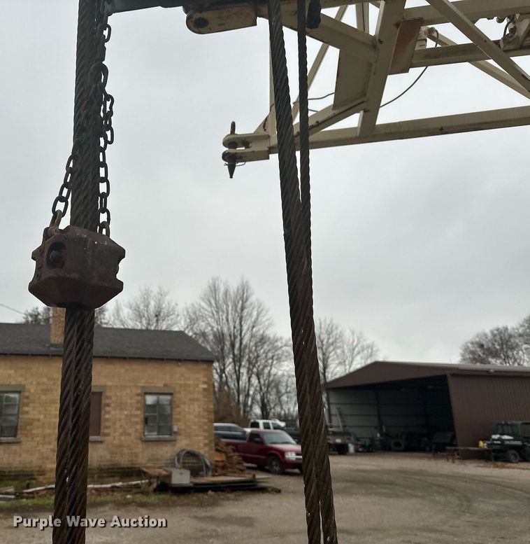 image for item OD9766 1994 Lorain LRT 230E  crane