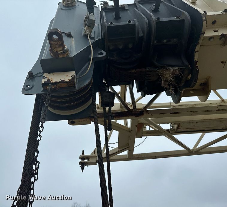 image for item OD9766 1994 Lorain LRT 230E  crane