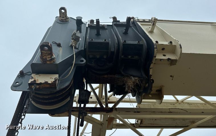 image for item OD9766 1994 Lorain LRT 230E  crane