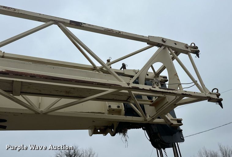 image for item OD9766 1994 Lorain LRT 230E  crane