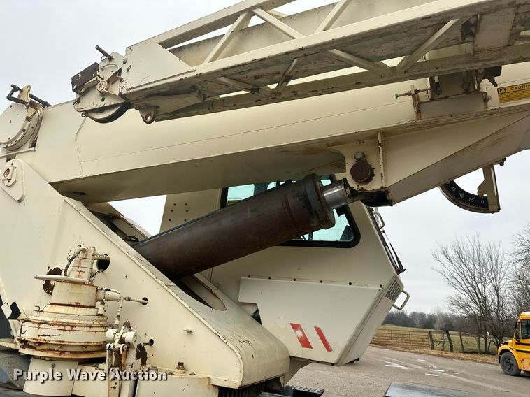 image for item OD9766 1994 Lorain LRT 230E  crane