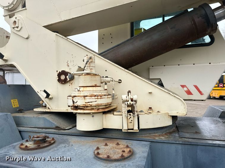 image for item OD9766 1994 Lorain LRT 230E  crane