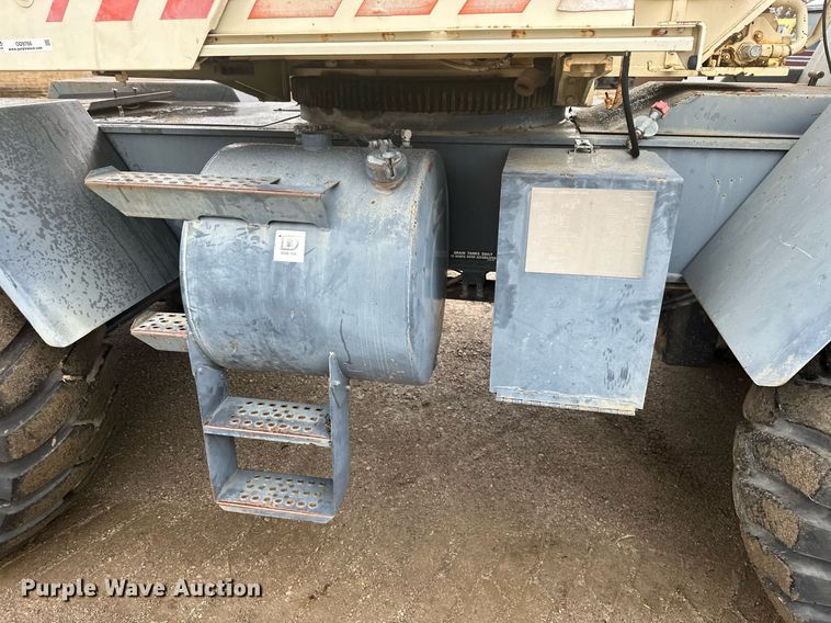 image for item OD9766 1994 Lorain LRT 230E  crane