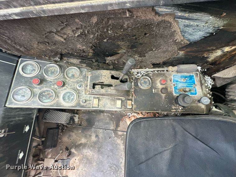 image for item OD9766 1994 Lorain LRT 230E  crane