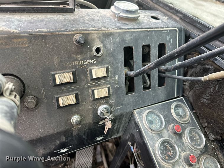 image for item OD9766 1994 Lorain LRT 230E  crane