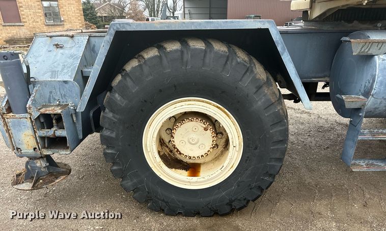 image for item OD9766 1994 Lorain LRT 230E  crane