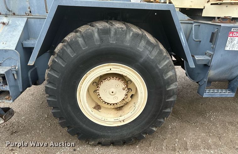 image for item OD9766 1994 Lorain LRT 230E  crane