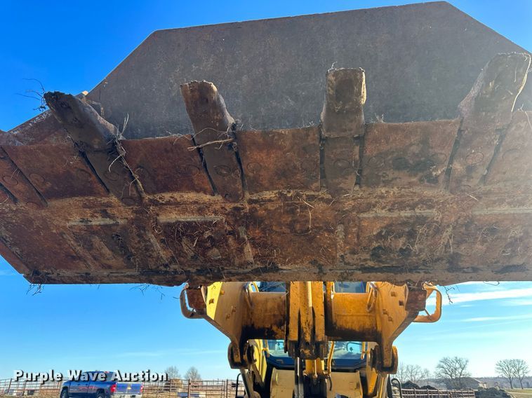 image for item OF9163 2005 Caterpillar 953C  track loader