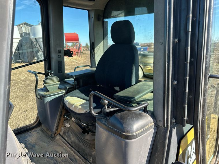 image for item OF9163 2005 Caterpillar 953C  track loader