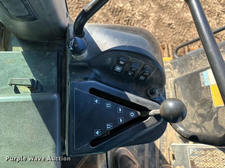 image for item OF9163 2005 Caterpillar 953C  track loader