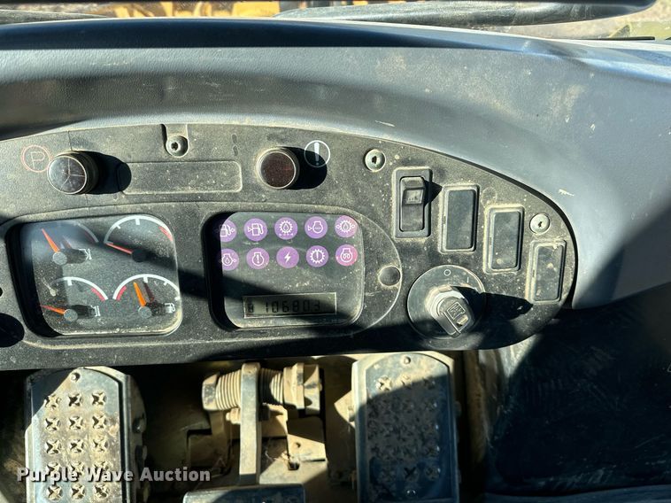 image for item OF9163 2005 Caterpillar 953C  track loader