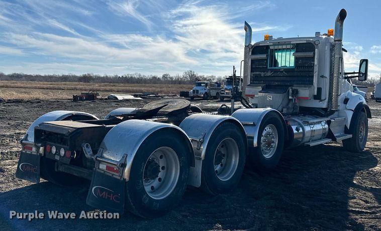 image for item OF9167 2015 Kenworth T880  semi truck