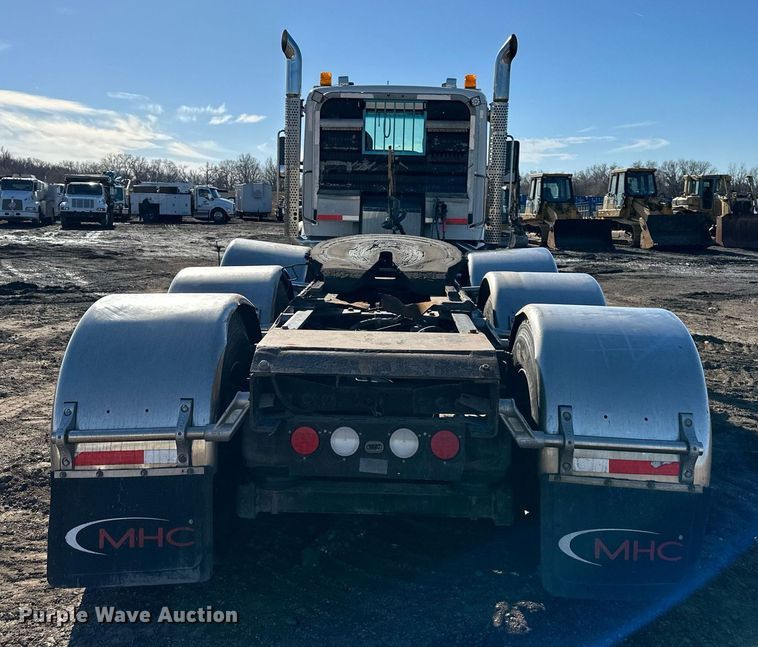 image for item OF9167 2015 Kenworth T880  semi truck