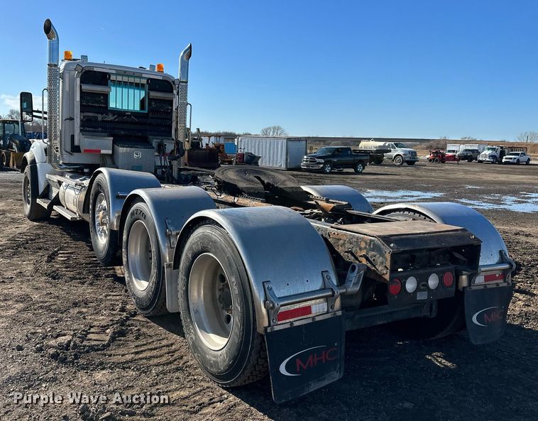 image for item OF9167 2015 Kenworth T880  semi truck