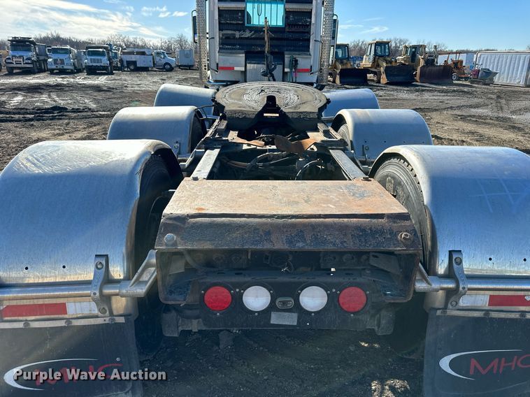 image for item OF9167 2015 Kenworth T880  semi truck