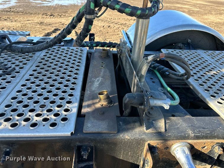 image for item OF9167 2015 Kenworth T880  semi truck