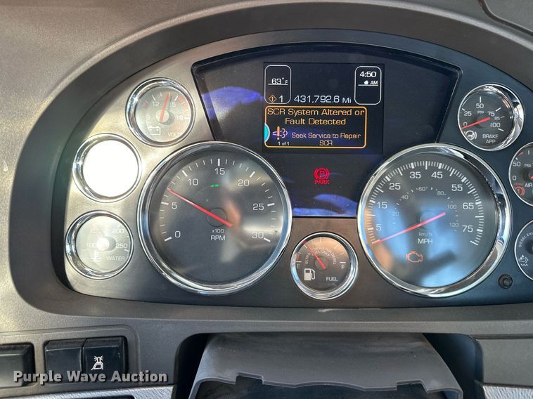 image for item OF9167 2015 Kenworth T880  semi truck