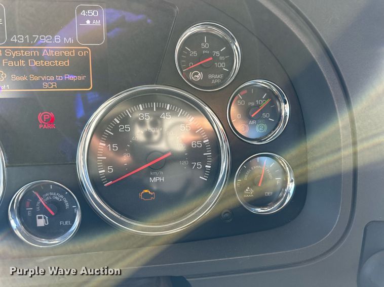 image for item OF9167 2015 Kenworth T880  semi truck