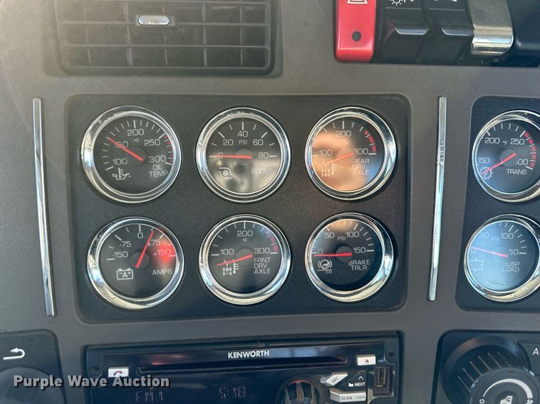 image for item OF9167 2015 Kenworth T880  semi truck