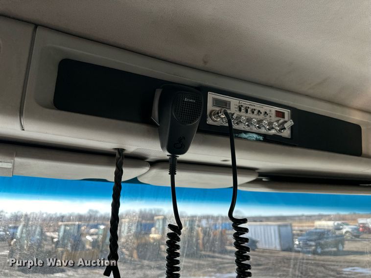 image for item OF9167 2015 Kenworth T880  semi truck