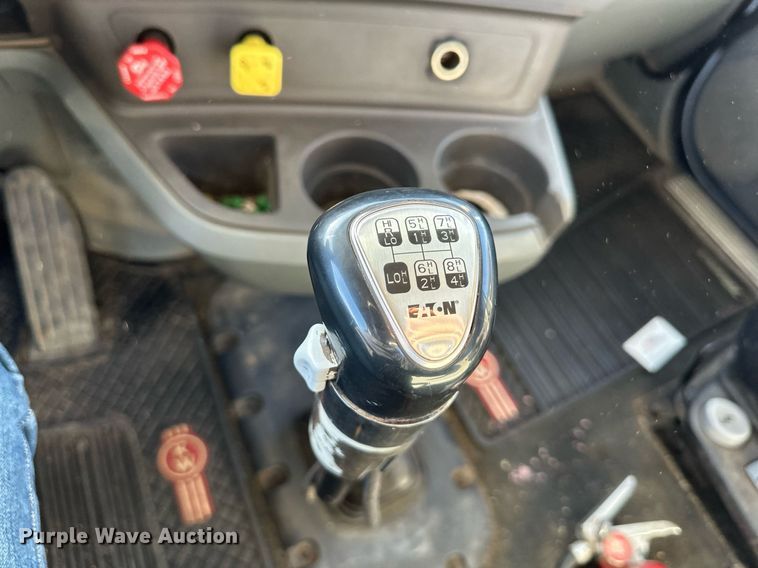 image for item OF9167 2015 Kenworth T880  semi truck