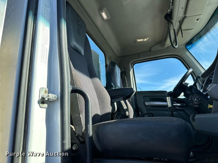 image for item OF9167 2015 Kenworth T880  semi truck