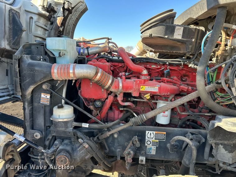 image for item OF9167 2015 Kenworth T880  semi truck