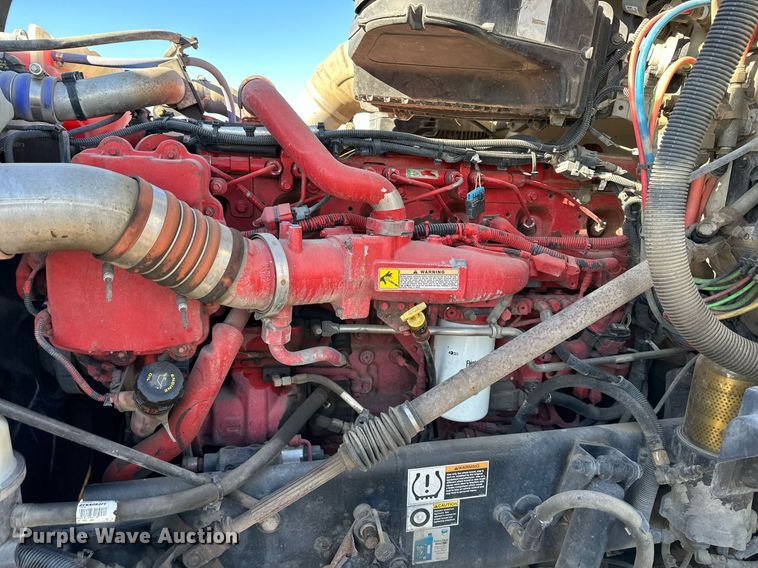 image for item OF9167 2015 Kenworth T880  semi truck