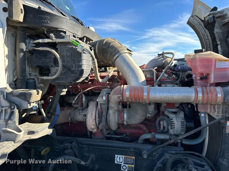 image for item OF9167 2015 Kenworth T880  semi truck