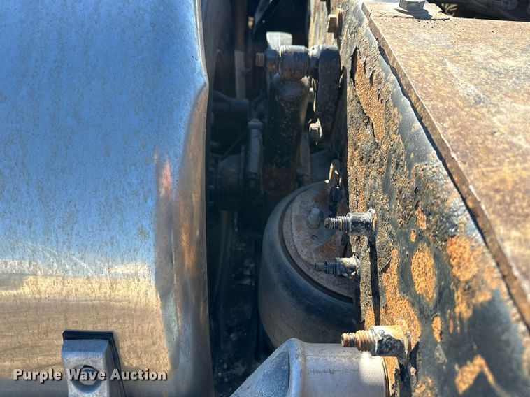 image for item OF9167 2015 Kenworth T880  semi truck