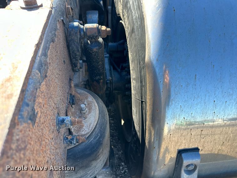 image for item OF9167 2015 Kenworth T880  semi truck