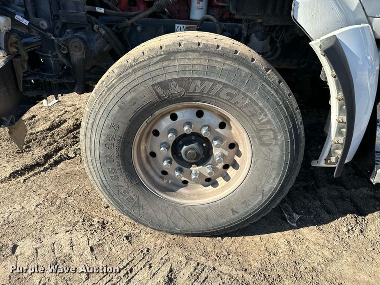 image for item OF9167 2015 Kenworth T880  semi truck