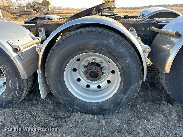 image for item OF9167 2015 Kenworth T880  semi truck