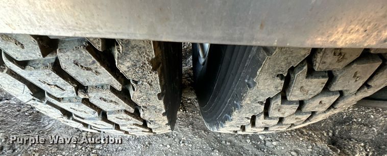 image for item OF9167 2015 Kenworth T880  semi truck