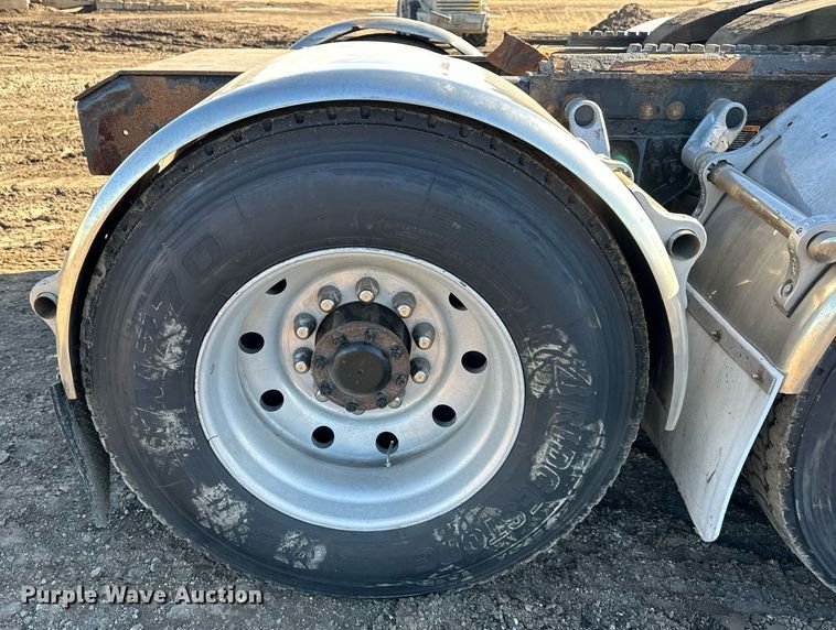 image for item OF9167 2015 Kenworth T880  semi truck