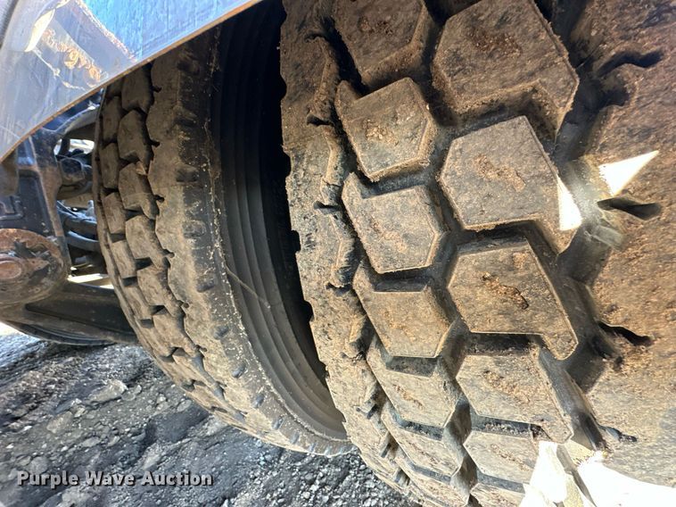 image for item OF9167 2015 Kenworth T880  semi truck