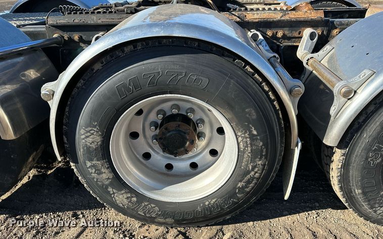 image for item OF9167 2015 Kenworth T880  semi truck