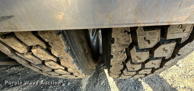 image for item OF9167 2015 Kenworth T880  semi truck