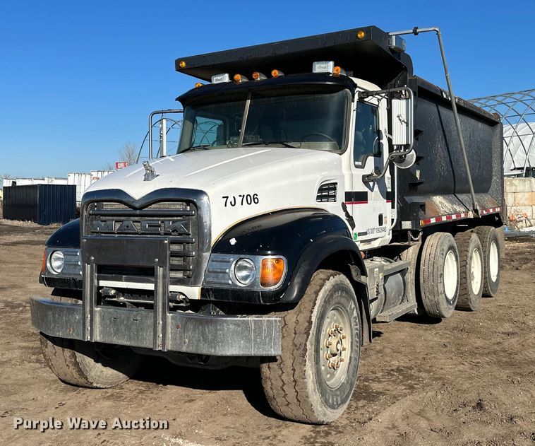 image for item OF9170 2003 Mack CV713  dump truck