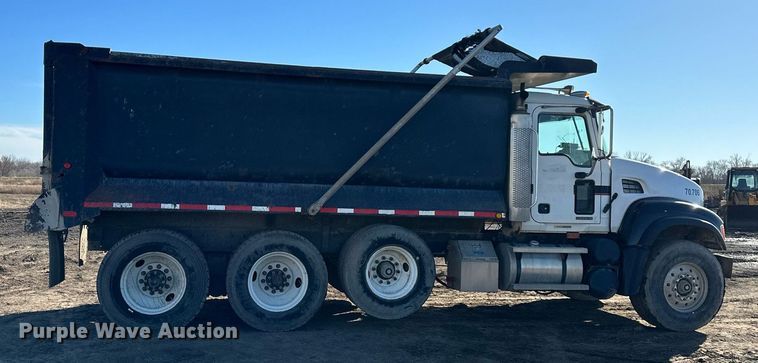 image for item OF9170 2003 Mack CV713  dump truck
