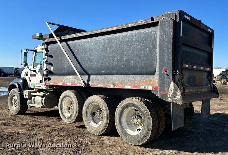 image for item OF9170 2003 Mack CV713  dump truck