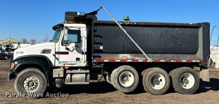 image for item OF9170 2003 Mack CV713  dump truck